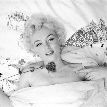 Marilyn in Bed with Roses - The UK Art Depot Shop
